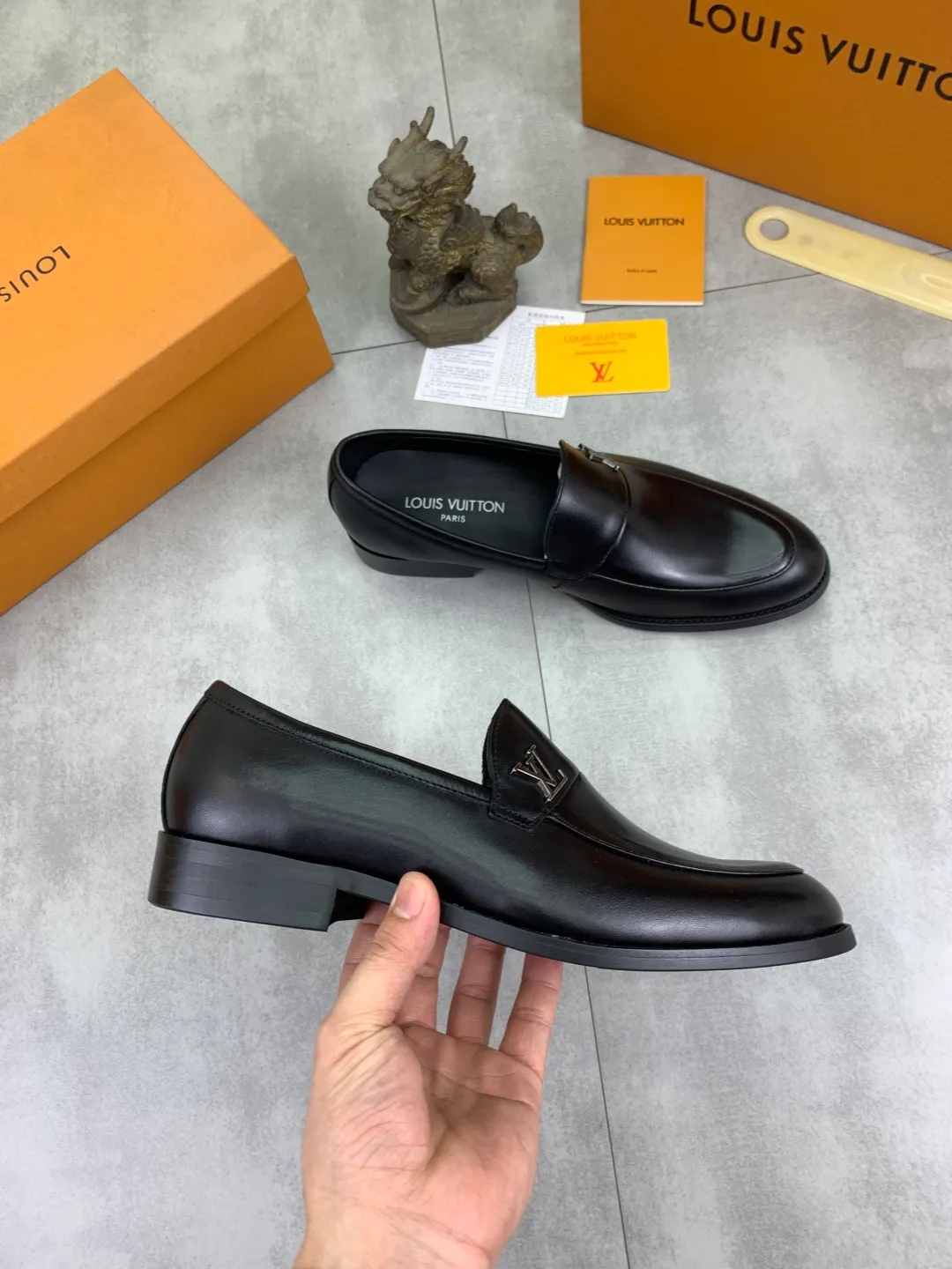 Men's Men's Shoes 💰P420 [New Style] 💰Yangli💎💎💎[Louis Vuitton] LV high-end men's formal business leather shoes, original order 1:1! Original imported calfskin, original metal buckle, imported sheepskin lining for feet, original outsole, men's shoe size: 39-45 (38.46 customized) black optional